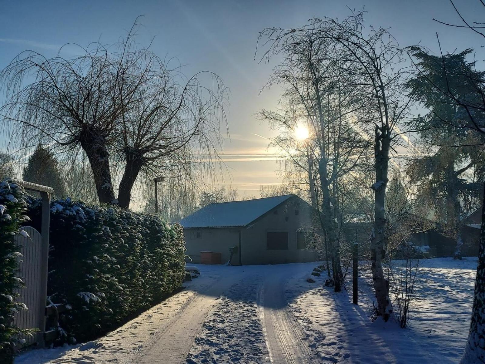 Rustig Gelegen Chalet Kapeki Met Tuin Aan Het Water Geel Esterno foto