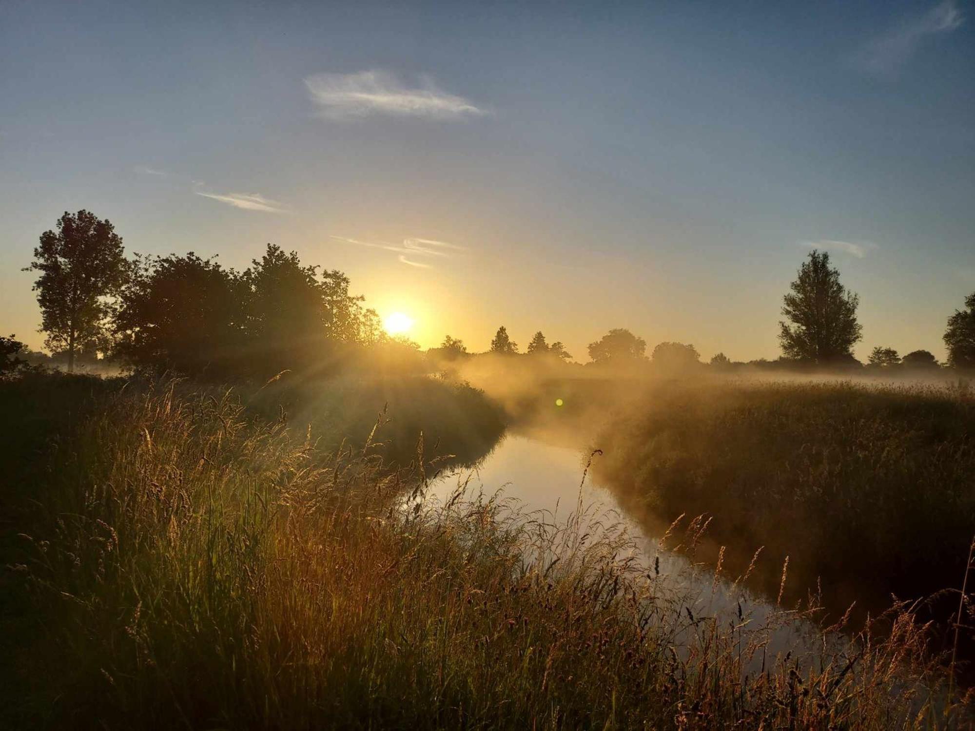 Rustig Gelegen Chalet Kapeki Met Tuin Aan Het Water Geel Esterno foto
